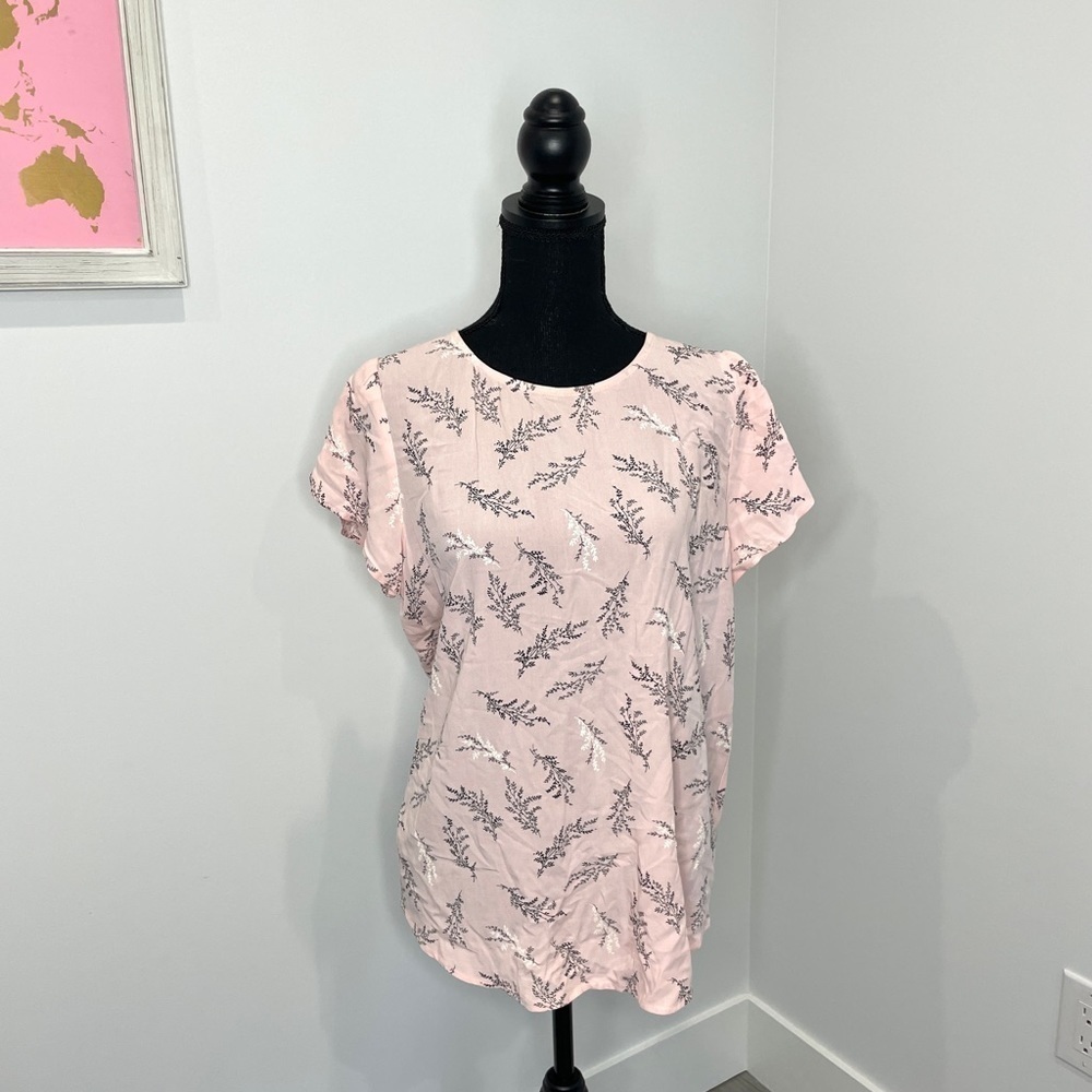 Loft Leaf Pink Short Sleeve Back Button Up Top